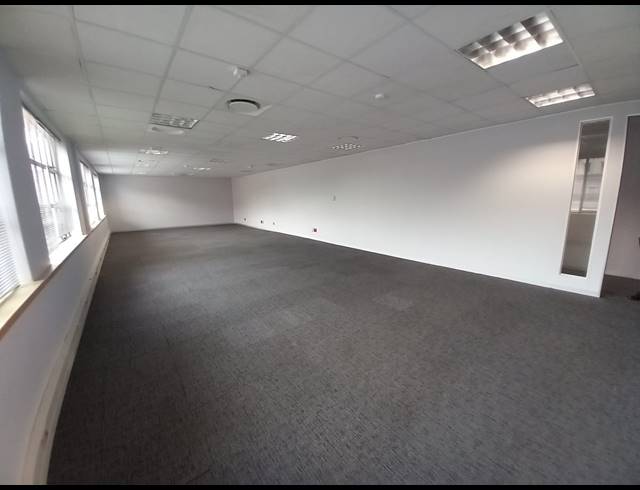 111M² OFFICE TO LET IN BRYANSTON